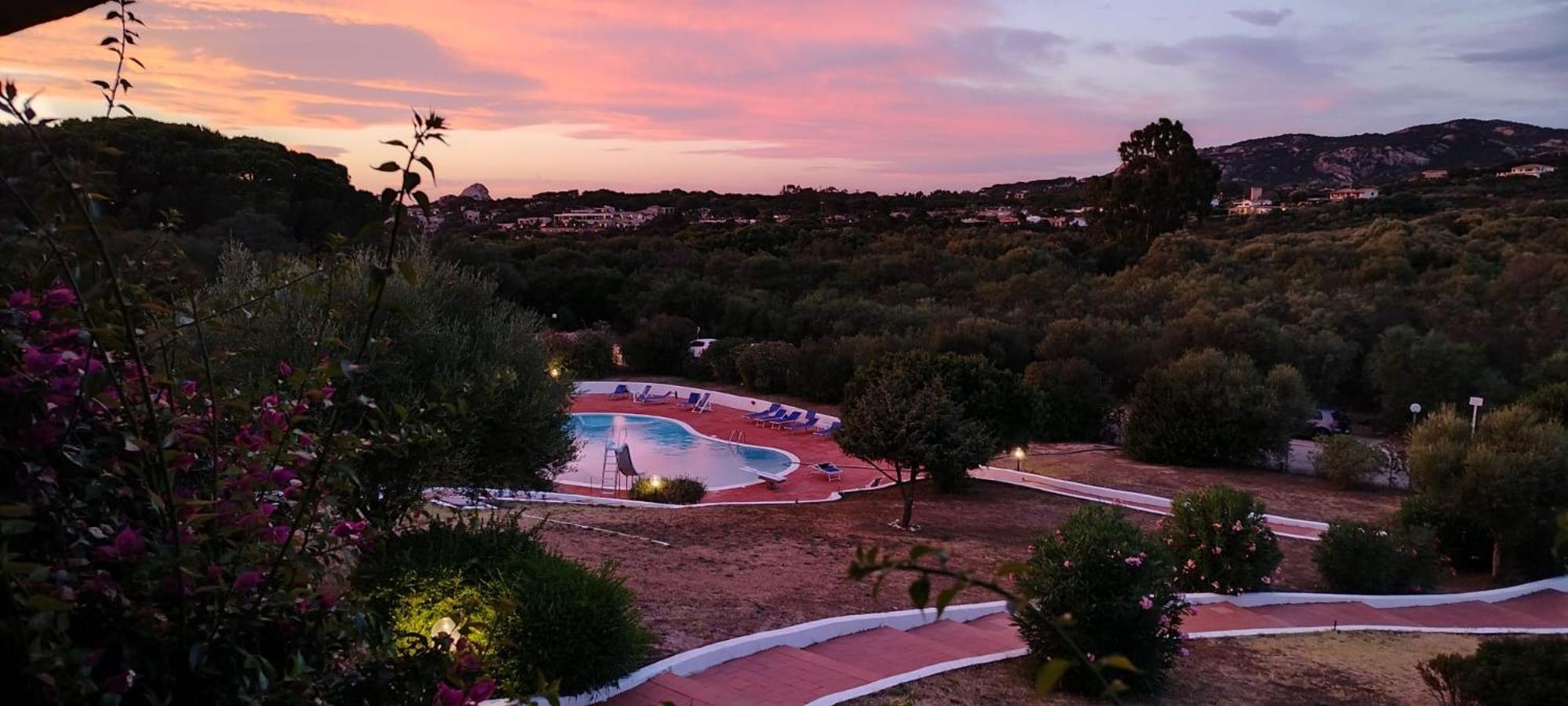 Residence Pinnetta Cala Bitta Baja Sardinia Extérieur photo